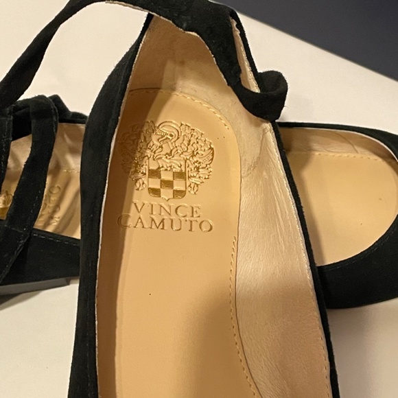 Vince Camuto ballet flats with straps - Picture 2 of 5